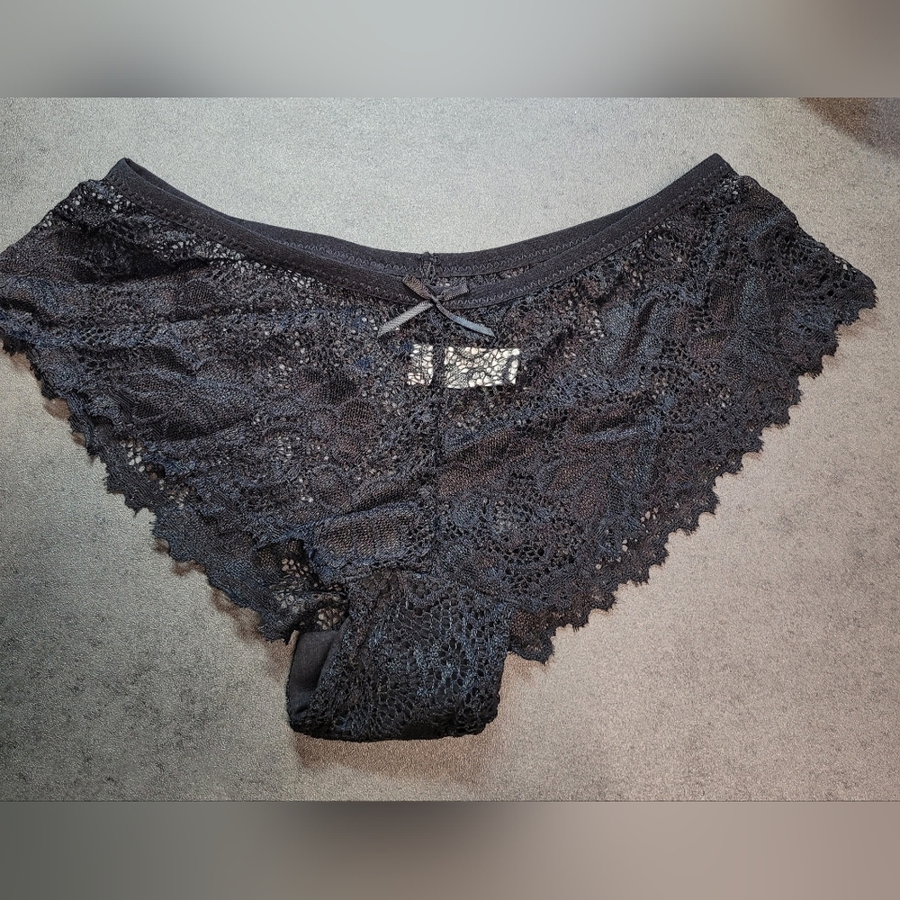 NWOT Floral Secrets Sheer Lace Panties Size Medium